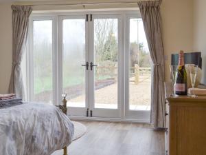 Hares Home - Uk10757