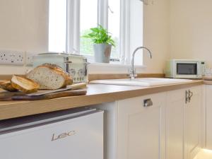 Hares Home - Uk10757