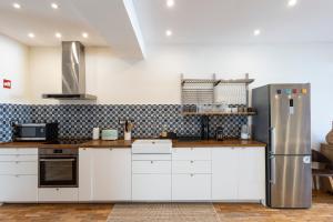Modern 3BR in Downtown Porto w AC