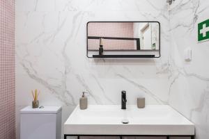 Modern 3BR in Downtown Porto w AC