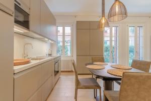 GuestHost - Suite San Lorenzo Chic Apartment with Private Courtyard