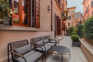 GuestHost - Suite San Lorenzo Chic Apartment with Private Courtyard
