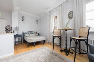 Stylish Apartment in Warsaws Old Town by Noclegi Renters