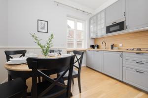 Stylish Apartment in Warsaws Old Town by Noclegi Renters