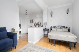 Stylish Apartment in Warsaws Old Town by Noclegi Renters