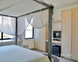 Stylish 4Bed Luxury Villa with Private Pool Access