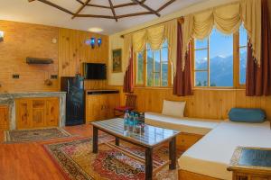 Manu Villa Manali - A Beautiful Cottage towards Snow Capped Mountain