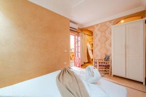 Riad Jad Private 5-Suite Riad, 10 Min Walk to Jemaa el-Fna with Pool, Rooftop & Breakfast