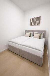 Quiet & Modern Absolute Central Flat with Terrace
