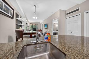 Mountain View Condo w Pool, Hot Tub & Golf 2213
