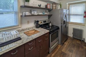 Walk to Downtown! Central 2-Apt Combo in Pottstown