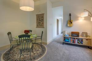 Walk to Downtown! Central 2-Apt Combo in Pottstown