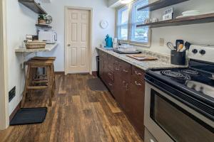Walk to Downtown! Central 2-Apt Combo in Pottstown