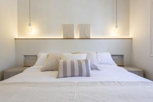 Vacalm Villa Judit - Beachfront Villa with Pool, Spa, BBQ, Fire Pit & Mini Golf