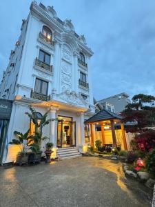 Lake Hotel Sóc Sơn