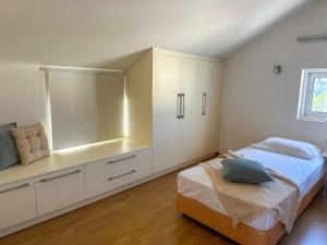 Aegean Blue Seafront Apartment