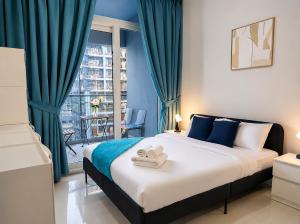 Canal Front 1BHK 5-Star Facilities Business Bay