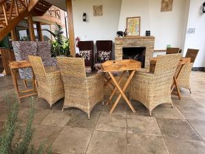 Moyoni Africa Lodge & Tours