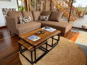 Moyoni Africa Lodge & Tours