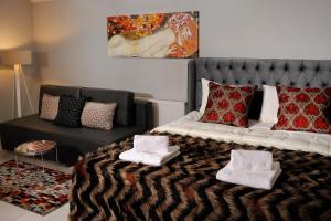 Elegant City Center Apartment