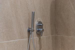 Bella Vista Balcony 1BR Apartment by PikHost