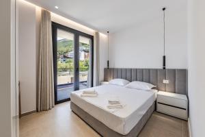 Bella Vista Balcony 1BR Apartment by PikHost