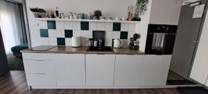 Apartament Nadmorski - Kompleks Pięć Mórz z basenem