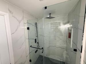 2BR Clifton Hill Retreat Walk to Falls Parking