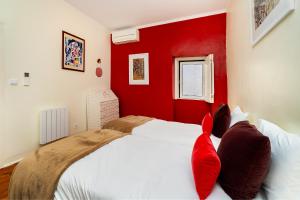 Whome Prime Location Apt with Authentic Lisbon Charm