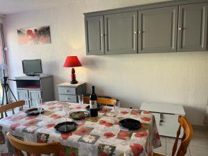 Spacieux T1 Alcove, 46 pers - Centre Gruissan, 400m Plage, Ascenseur, Parking Proche - FR-1-796-57