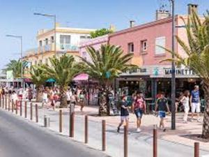 Appartement avec piscine, parking proche plage - FR-1-837-19
