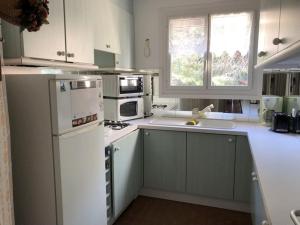 Grand 2 pièces en bord de plage avec terrasse et vue sur mer - FR-1-837-17