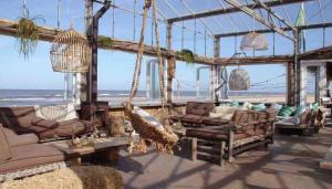 Luxury forest cabin, 5 min to the beach