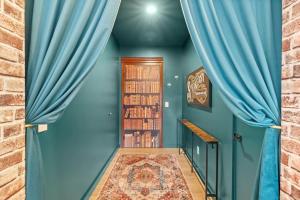 Walk to Downtown Nash from The Speakeasy Pool, Gym, Parking and More, Amazing Location