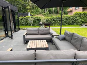 Luxury forest cabin, 5 min to the beach