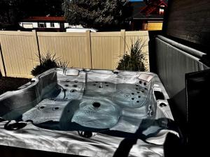 North End - Hot Tub - E Bikes - 3 BR - Hyde Park