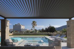 Atriora Luxury Villa - Private Pool & 150m to sea!