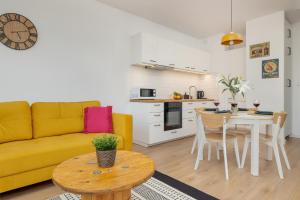 Cheerful Apartment Leśmiana Garnizon Estate by Noclegi Renters