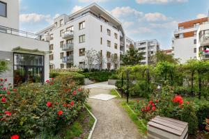 Cheerful Apartment Leśmiana Garnizon Estate by Noclegi Renters