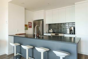 Luxury Coffee Bean Condo - Pool & Stunning View