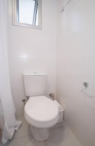 Urban 2BR Escape Fast Wi-Fi & Central Location