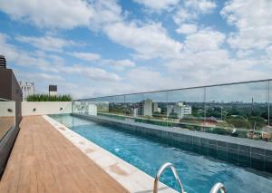 Modern Hassler Apt Great View Pool & Gym Access