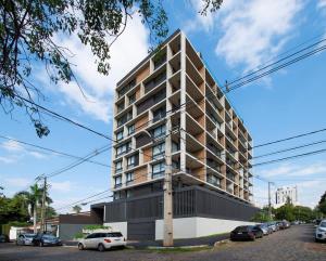 Modern Hassler Apt Great View Pool & Gym Access