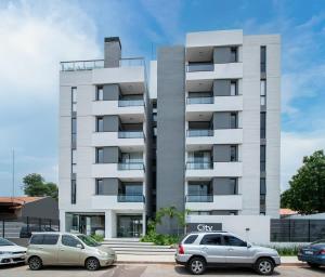 Modern Oasis in Prime location Pool BBQ & Gym