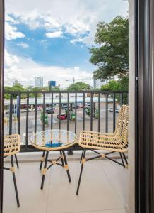 Skyline Studio Near Shopping Rooftop Pool