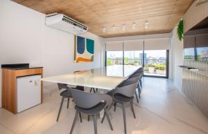 Skyline Studio Near Shopping Rooftop Pool
