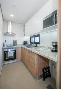 Chic & Modern 1BR Near Top Malls Pool & Gym