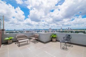 2BR City Views Pool Gym & BBQ 200Mbps