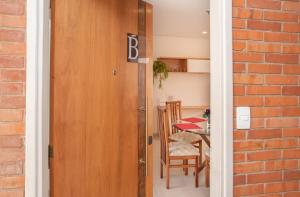 Modern 2BR in Pilar Kitchen City Views Pool