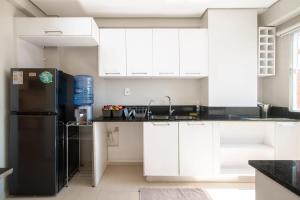 Modern 2BR in Pilar Kitchen City Views Pool